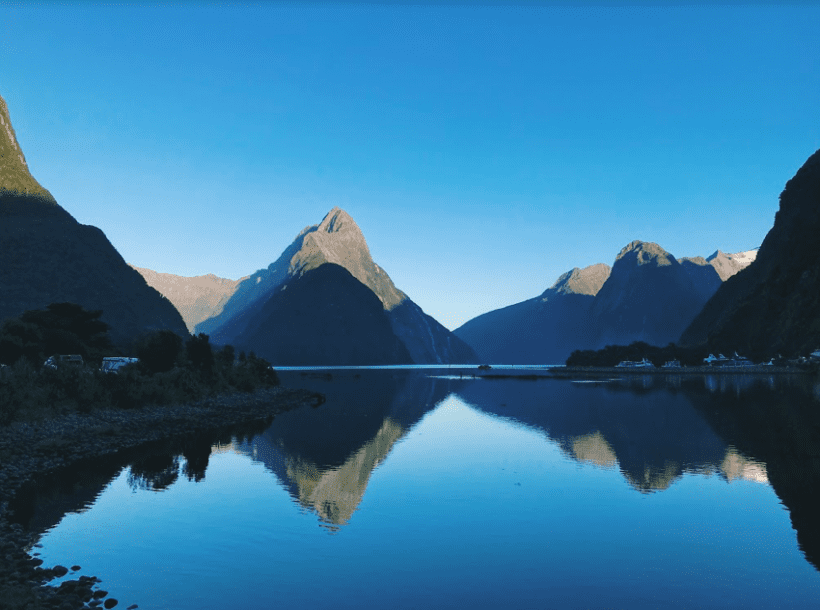 Jaunimo keliones, youth travels, Naujoji Zelandija, New Zealand, travelers, mountains, van, clifts, river, lake